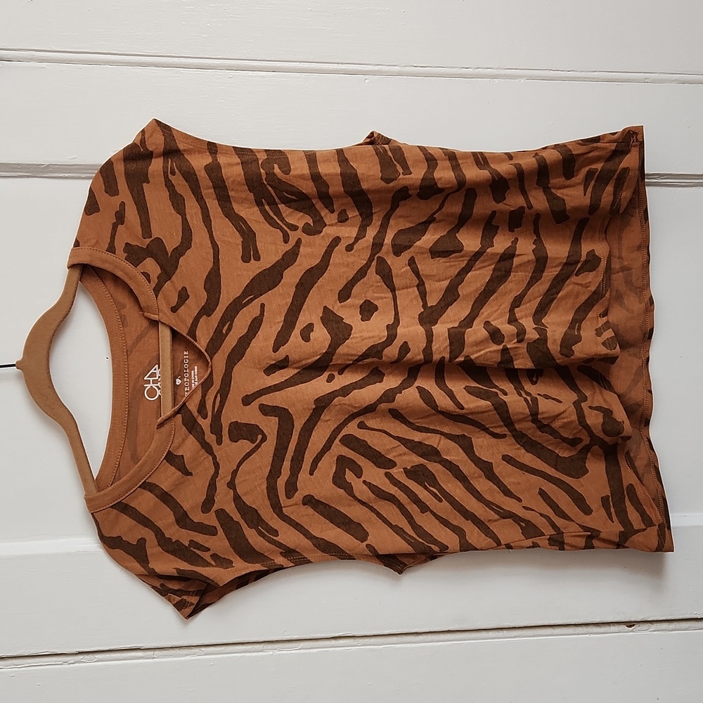 CHASER ×ANTHROPOLOGIE WOMEN'S CEDAR STRIPED V NECK TOP